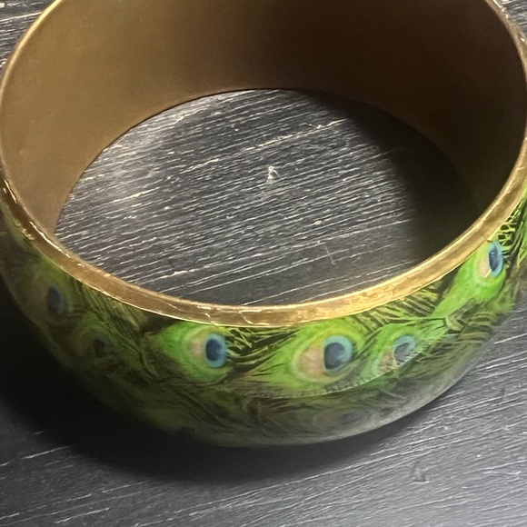 1-1/2” Beveled Peacock Feather Pattern Bangle Bracelet - Picture 3 of 6